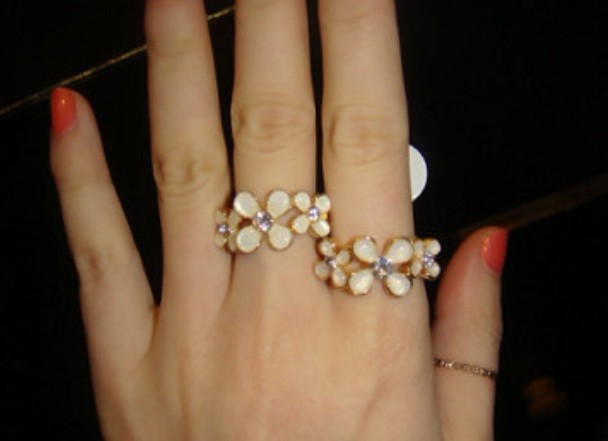 Petals ring